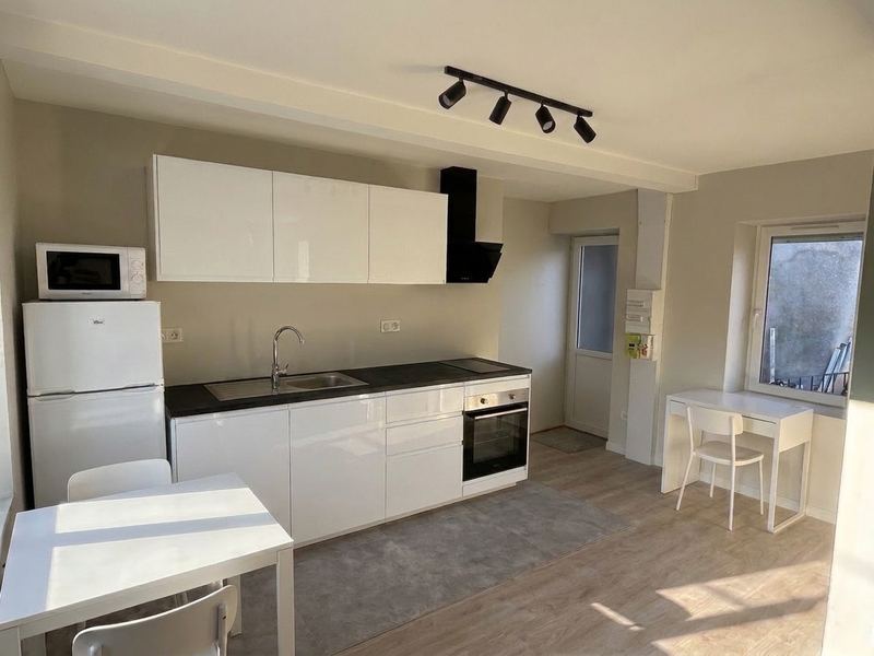 Cuisine équipée et coin repas — Logement 4 — Studio 20 m²